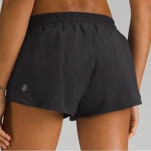 Lululemon hottie hot 2.5” size shorts